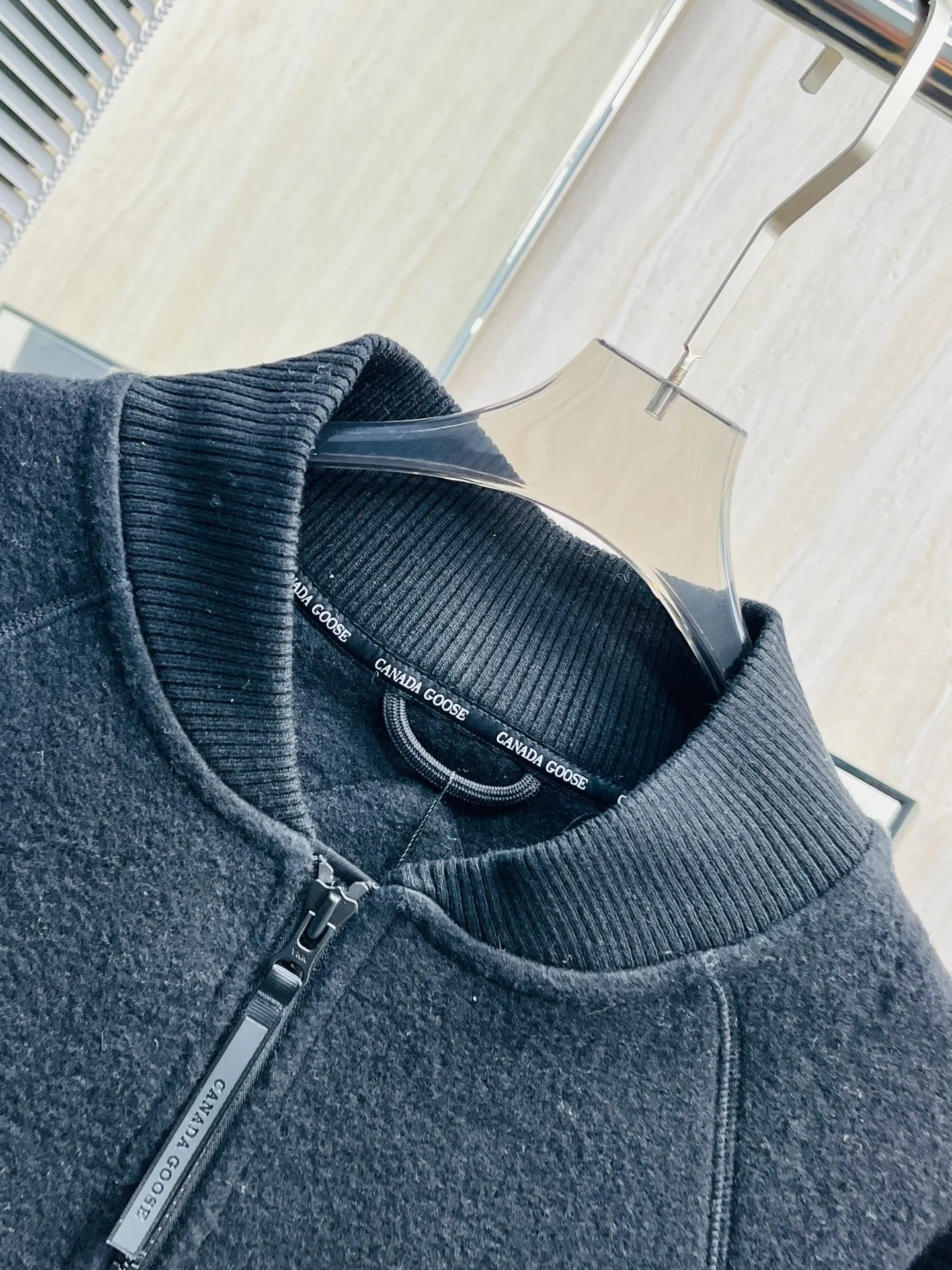 Black detail P590